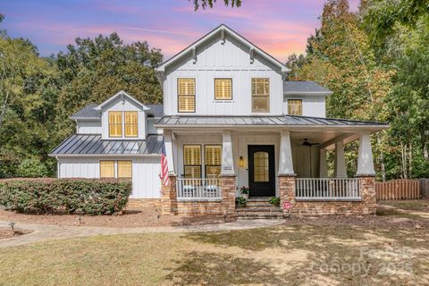 1612 Autumn Gold Court Matthews NC 28104