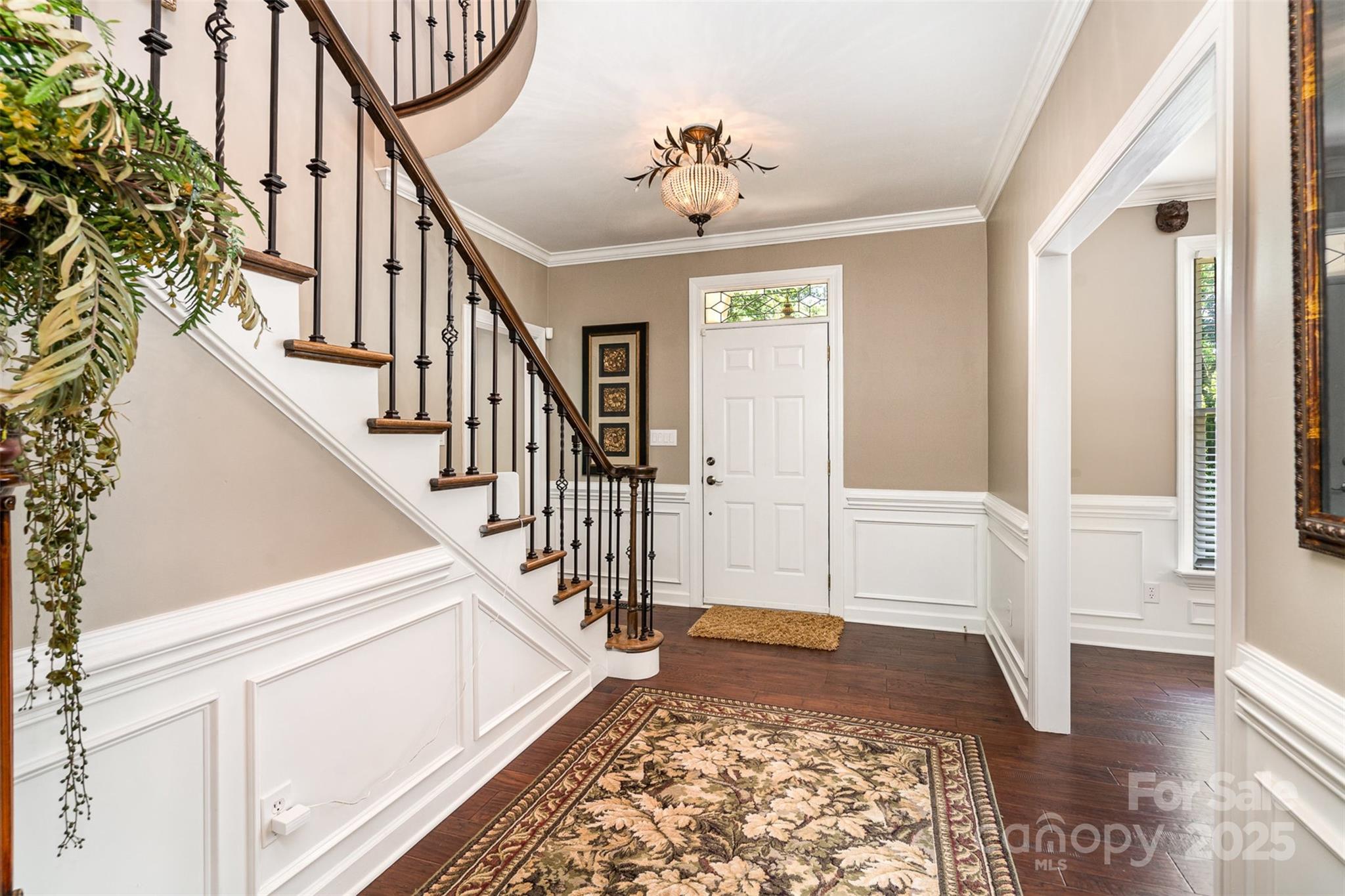 25 Blenheim Court NE