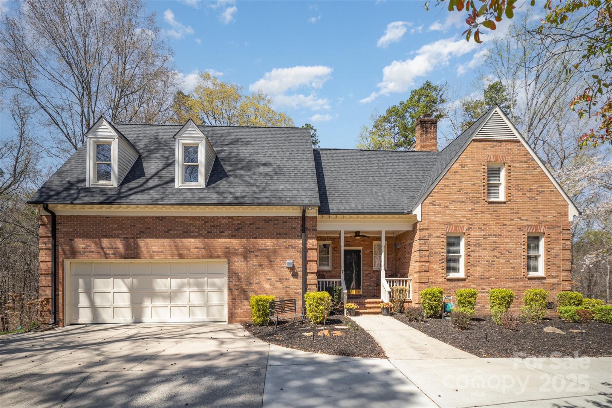 25 Blenheim Court NE