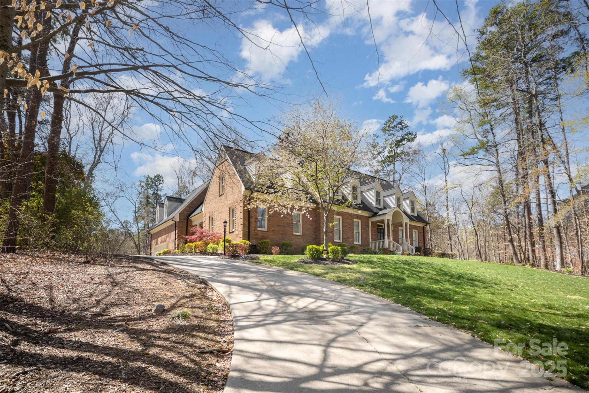 25 Blenheim Court NE