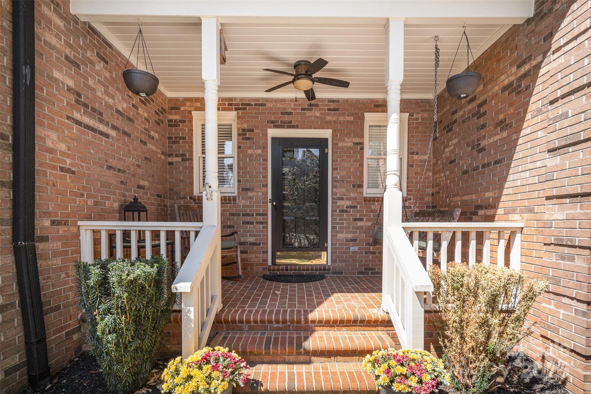25 Blenheim Court NE