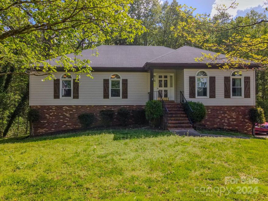 Welcome to 6940 Albaneen Court, a residence nestled in a peaceful corner of Charlotte, NC. Boasting 5 bedrooms, 3 bathrooms, and a serene backyard, this home offers a perfect blend of modern comfort and timeless charm.
Located in a desirable neighborhood, this home offers easy access to shopping destinations, dining options, and recreational amenities, ensuring a lifestyle of convenience and enjoyment for the whole family. Don't miss your chance to experience the best of Charlotte living at 6940 Albaneen Court.