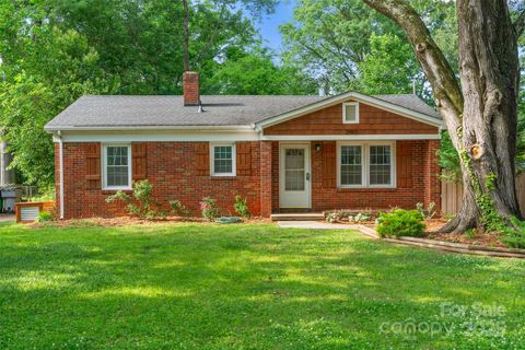 2953 Enfield Road Charlotte NC 28205