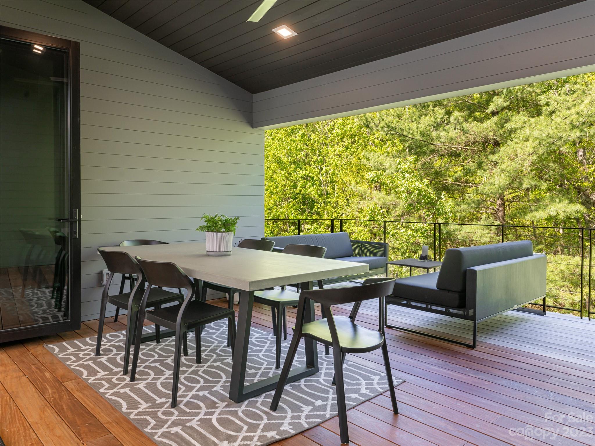 Reynolds Mountain - Residential