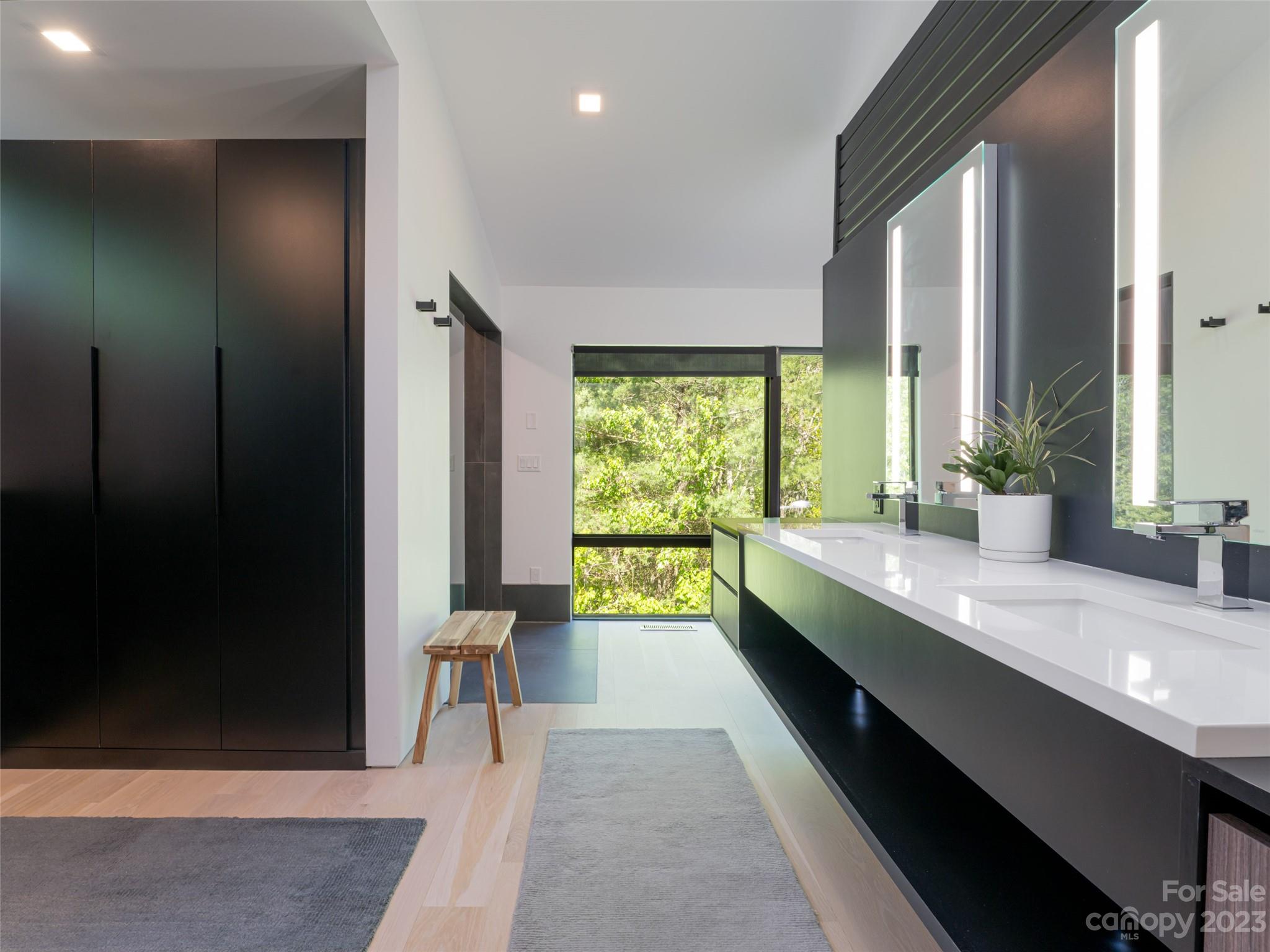 Reynolds Mountain - Residential