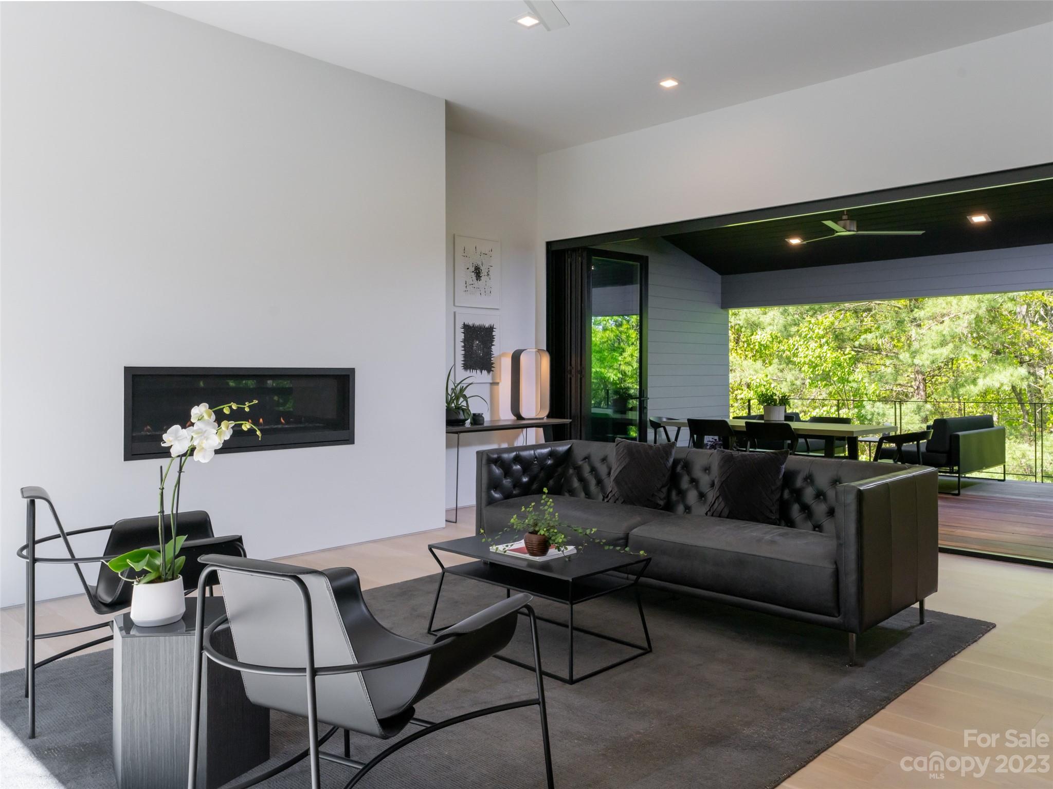 Reynolds Mountain - Residential