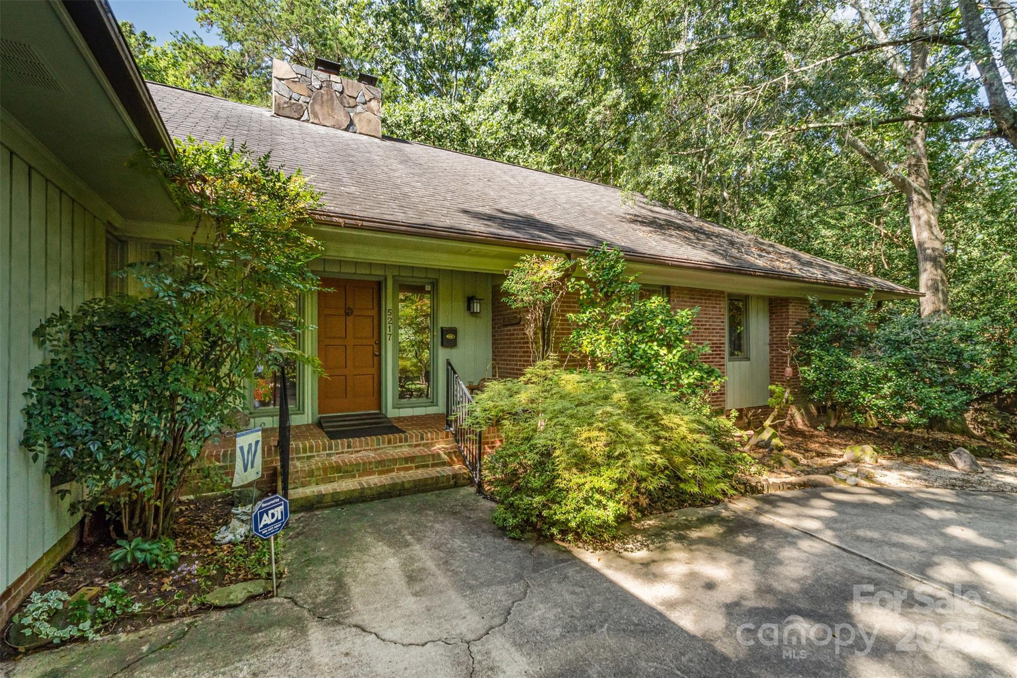 5217 Hillingdon Road