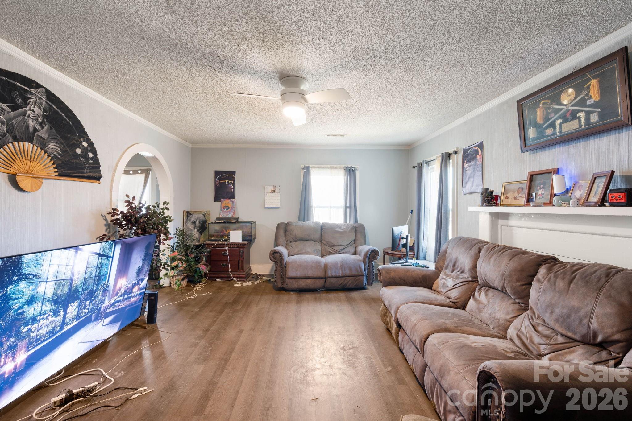 136 S Broadway Street