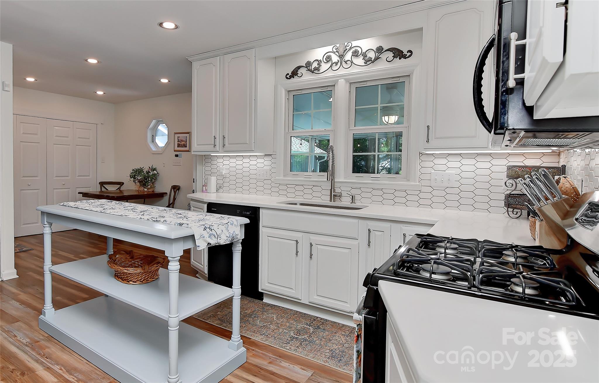 Charlotte, North Carolina 28270, United States, 5 Bedrooms Bedrooms, ,3 BathroomsBathrooms,Residential,Under Contract,110989