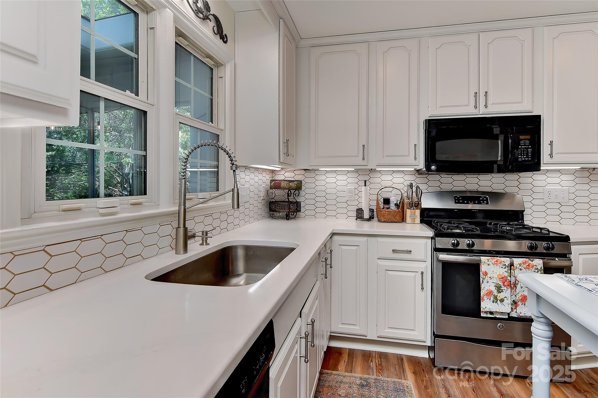 Charlotte, North Carolina 28270, United States, 5 Bedrooms Bedrooms, ,3 BathroomsBathrooms,Residential,Under Contract,110989