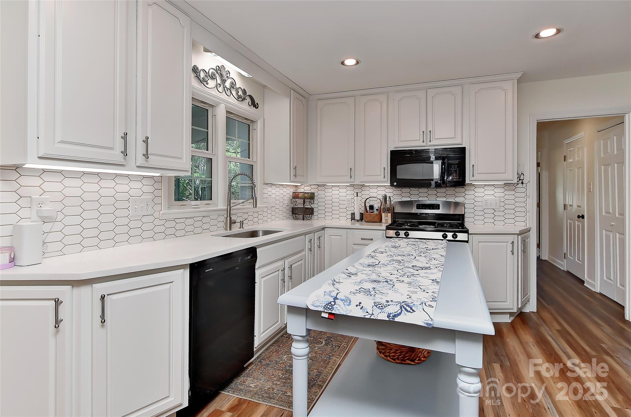 Charlotte, North Carolina 28270, United States, 5 Bedrooms Bedrooms, ,3 BathroomsBathrooms,Residential,Under Contract,110989