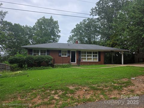 Photo of 106 N Skyland Drive, Bessemer City, NC 28016 (MLS # 4297978)