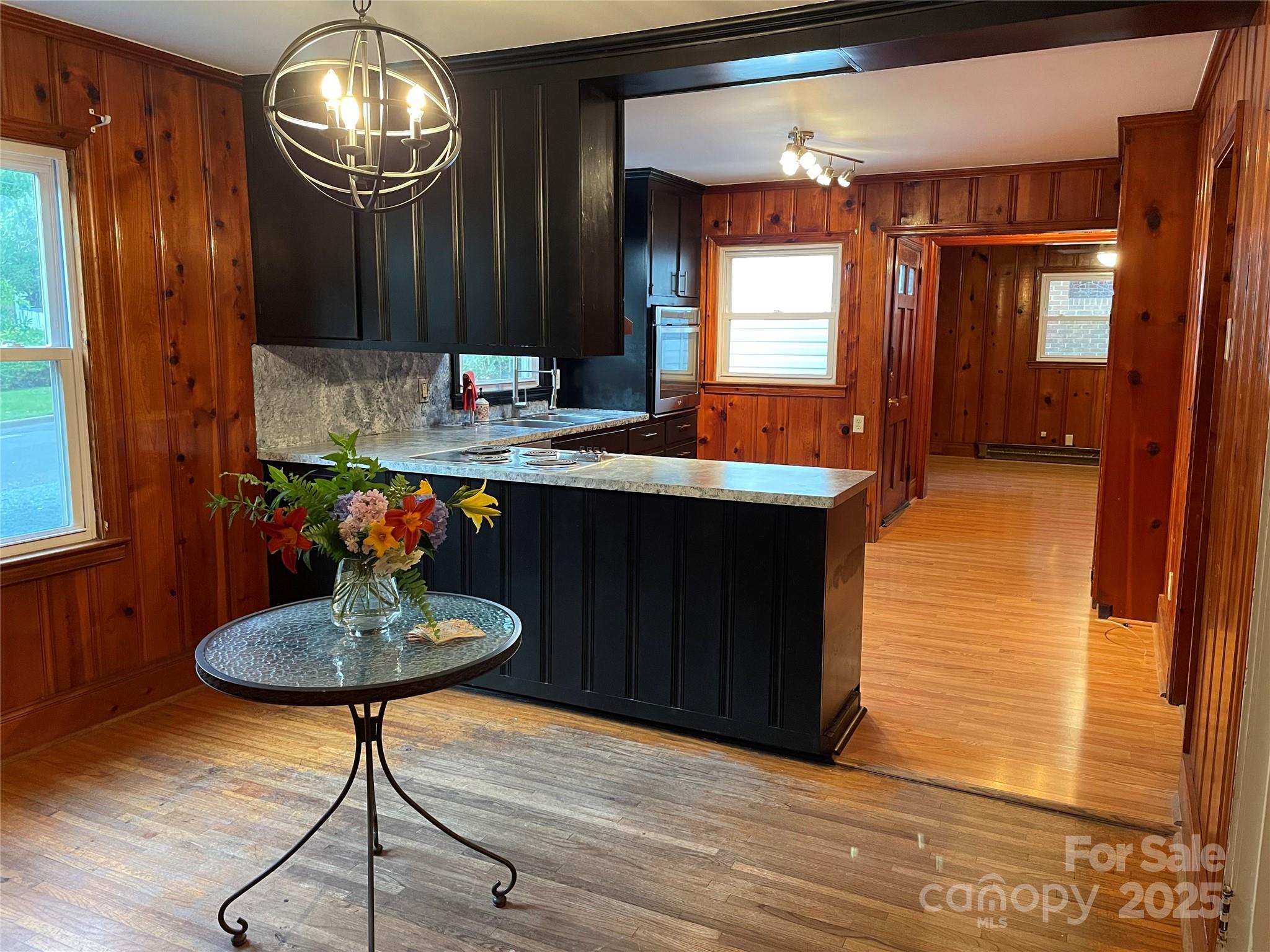 302 Johnson Street N