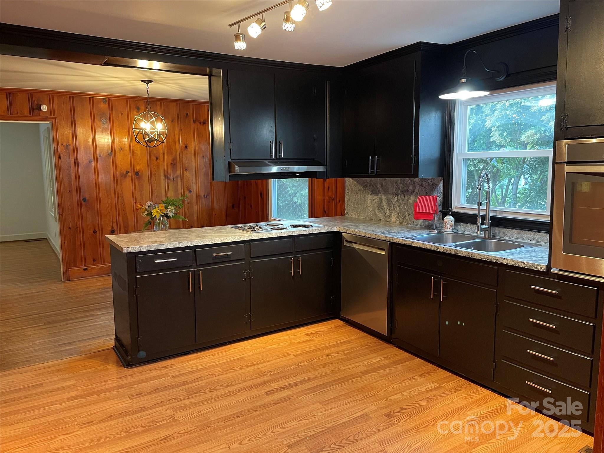 302 Johnson Street N