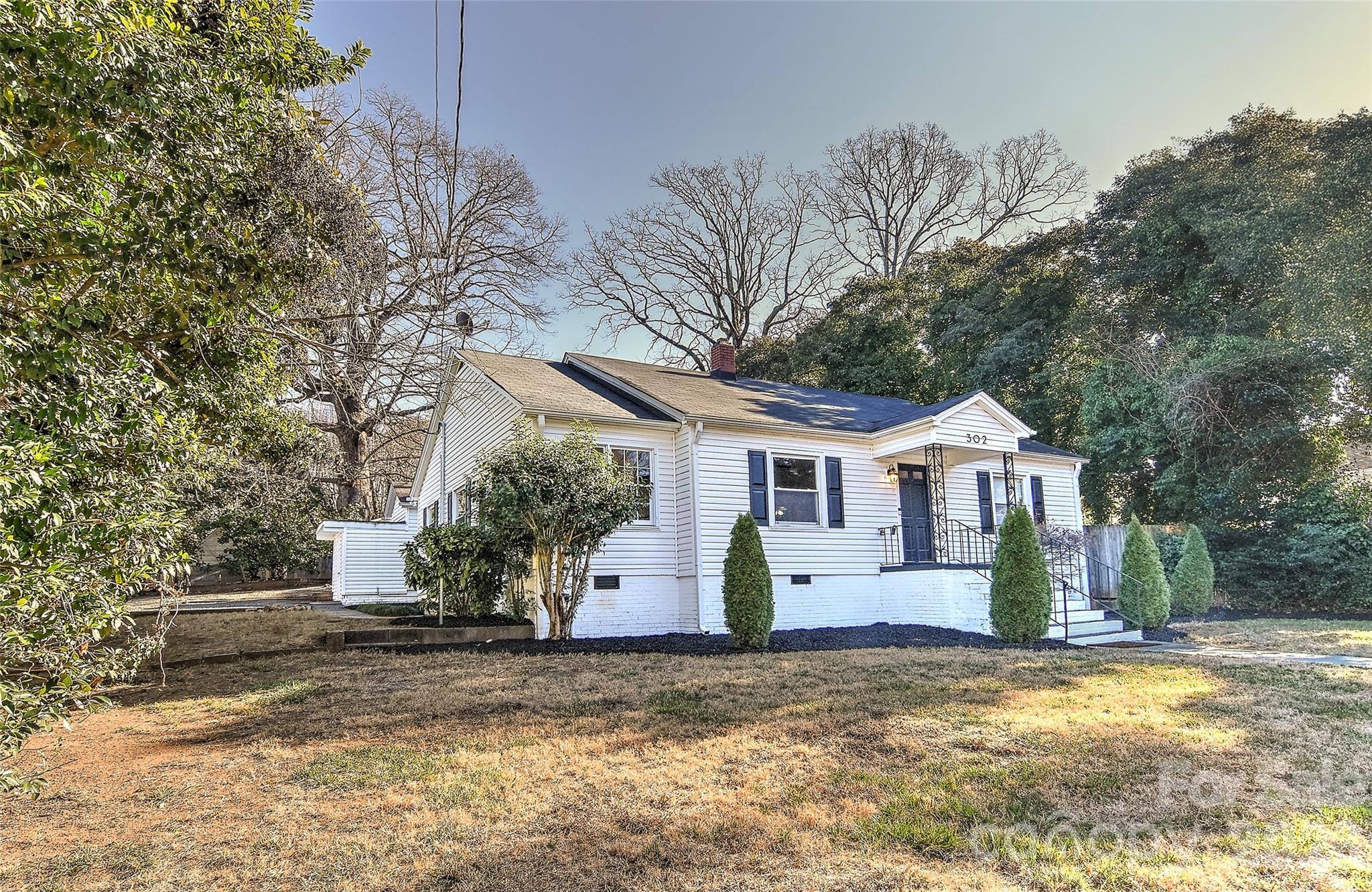 302 Johnson Street N