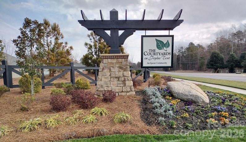 Courtyards on Poplar Tent - Residential