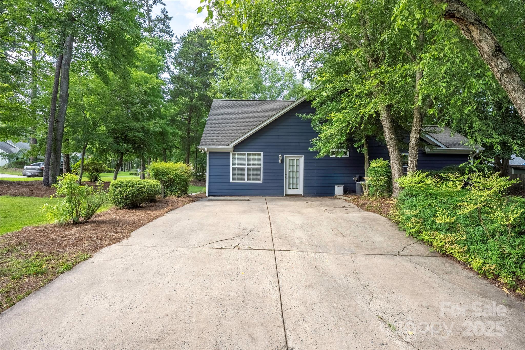 172 Valleybrook Drive 8