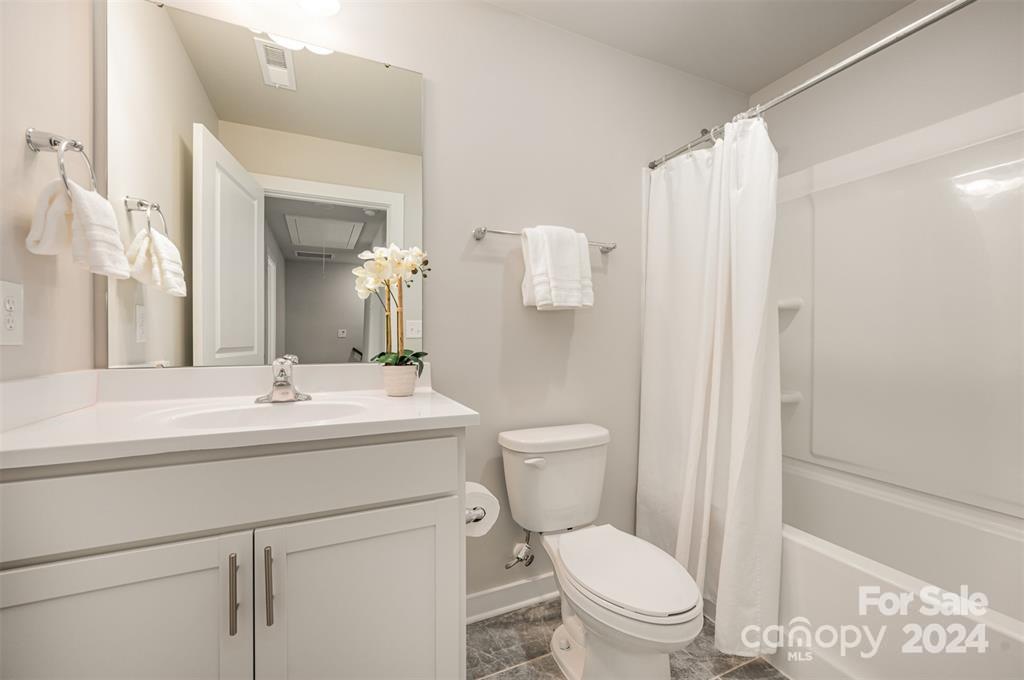 Vantage Pointe - Residential