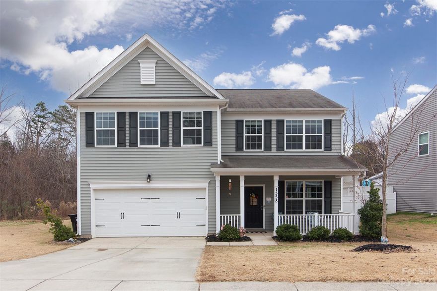 Wonderful 4 bedroom home in the Villas at Winecoff. This home is on a cul-de-sac with an open lot next door that's owned by the HOA. Featuring a fabulous open floor plan with LVP flooring throughout the downstairs. All four bedrooms and a large loft area upstairs. Huge primary bedroom with tray ceiling, walk-in closet, dual vanity, separate shower and garden tub. Patio off the kitchen/great room leads to a large, fenced in back yard.