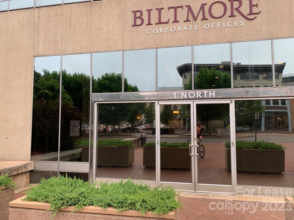 1 N Pack Square 303A