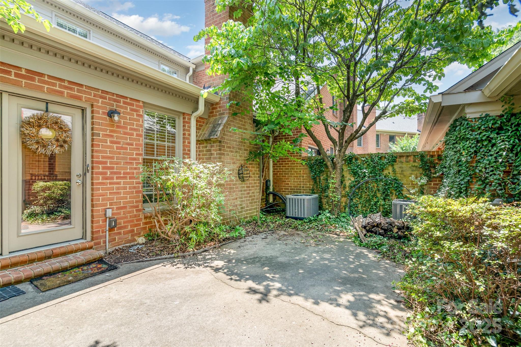 Charlotte, North Carolina 28210, United States, 3 Bedrooms Bedrooms, ,4 BathroomsBathrooms,Residential,Active,160902