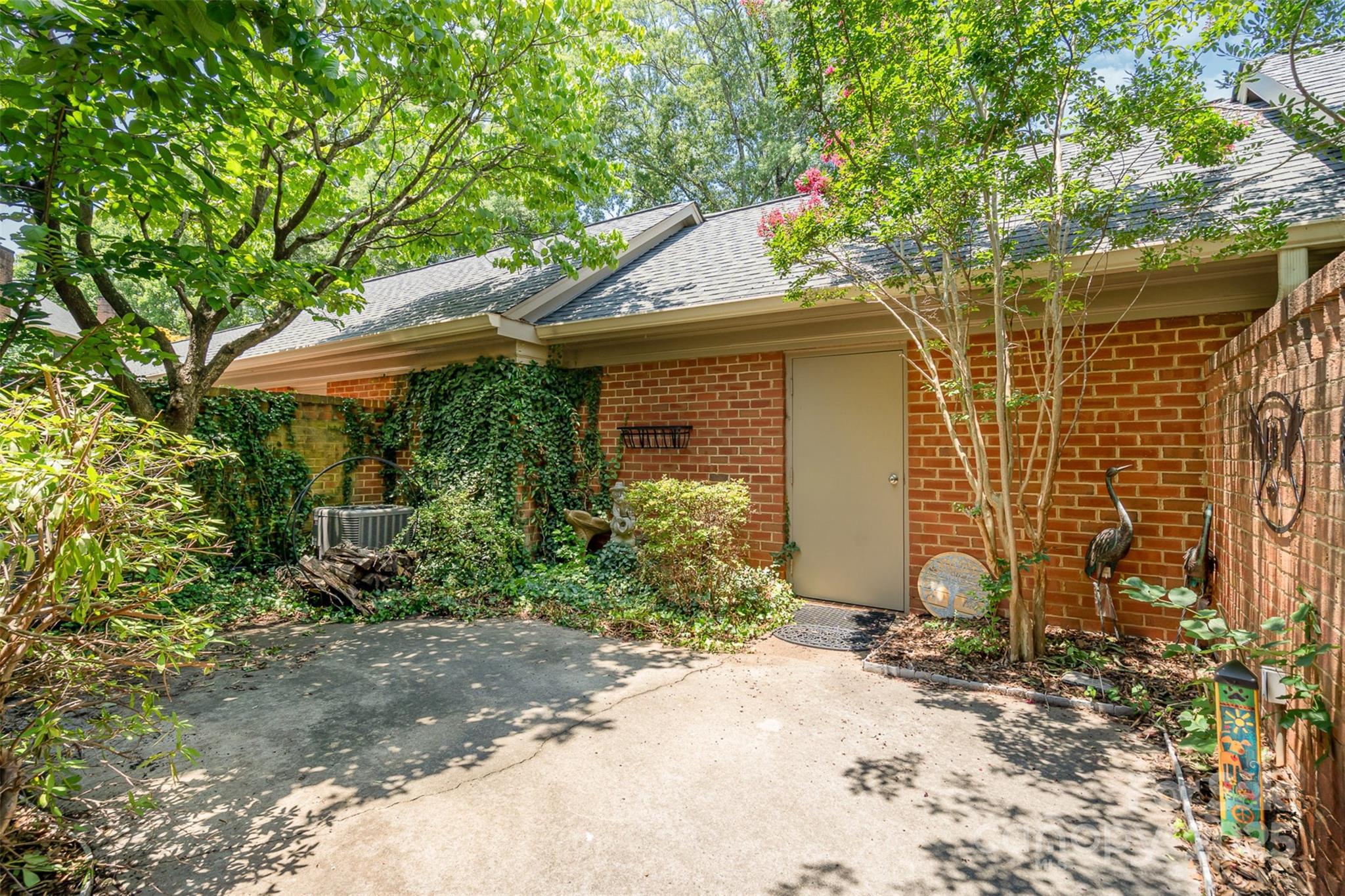 Charlotte, North Carolina 28210, United States, 3 Bedrooms Bedrooms, ,4 BathroomsBathrooms,Residential,Active,160902