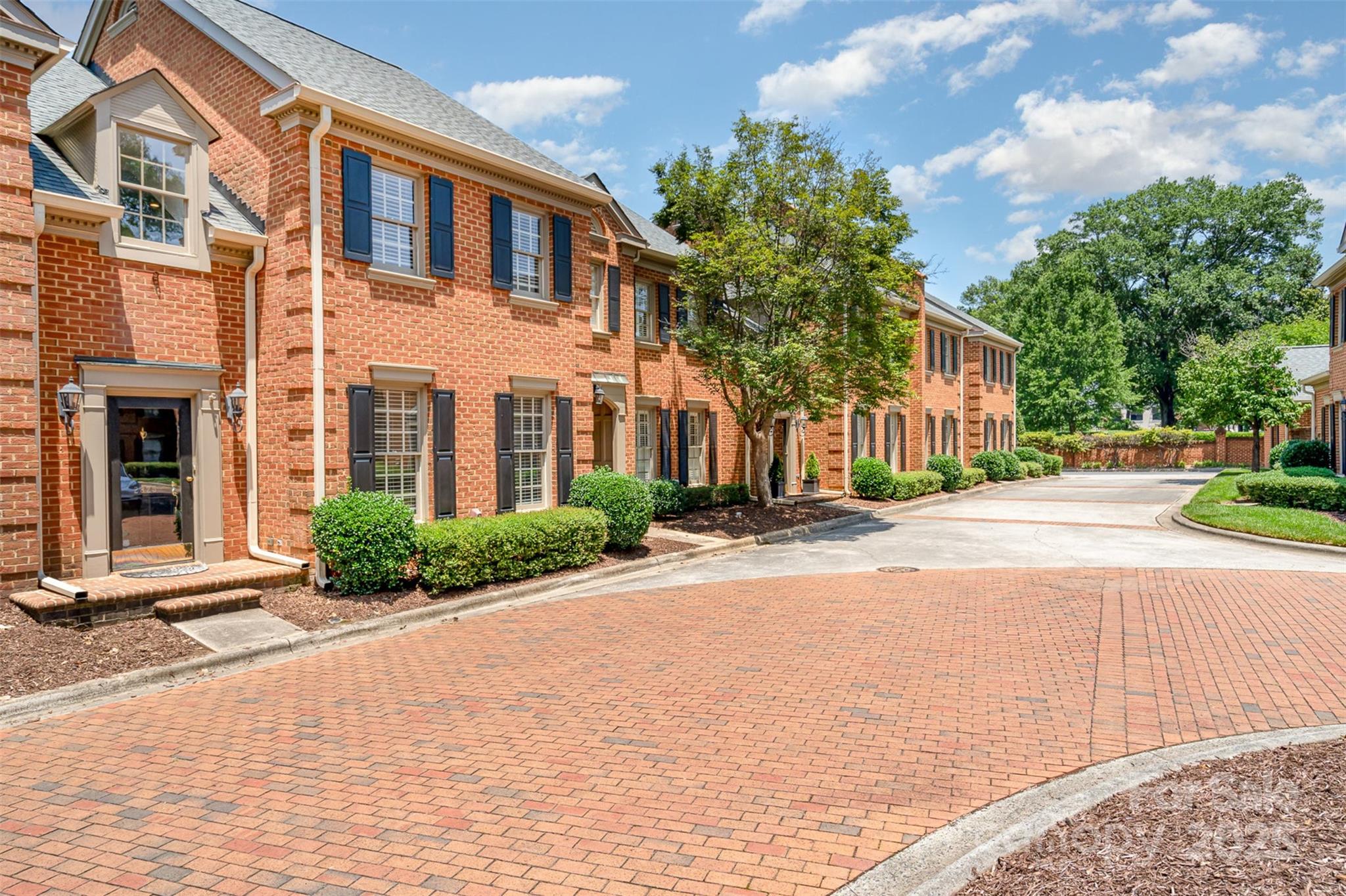 2825 Sharon View Road