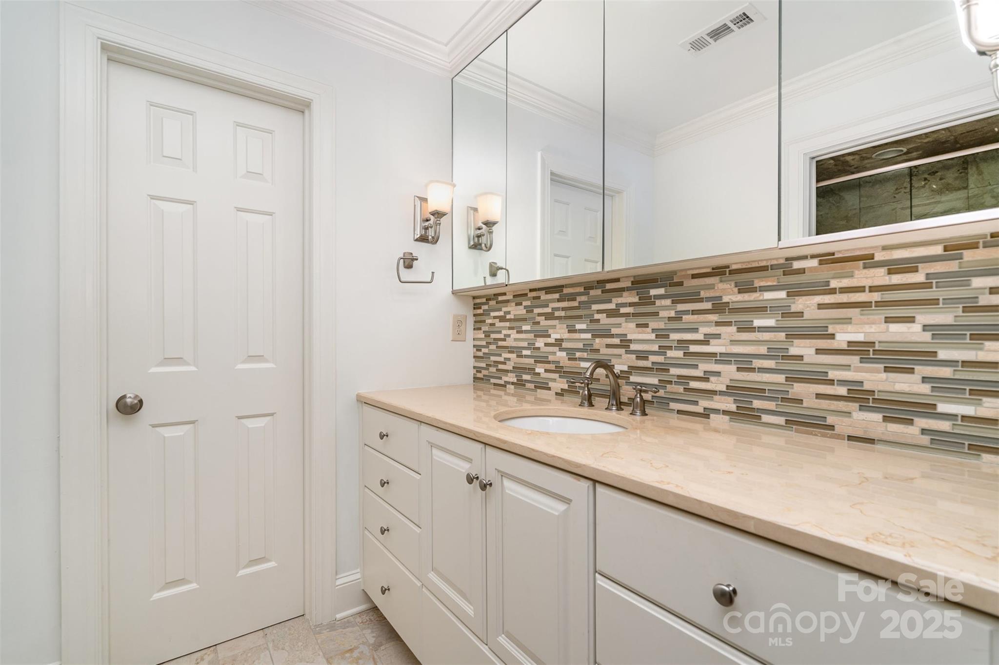 Charlotte, North Carolina 28210, United States, 3 Bedrooms Bedrooms, ,4 BathroomsBathrooms,Residential,Active,160902