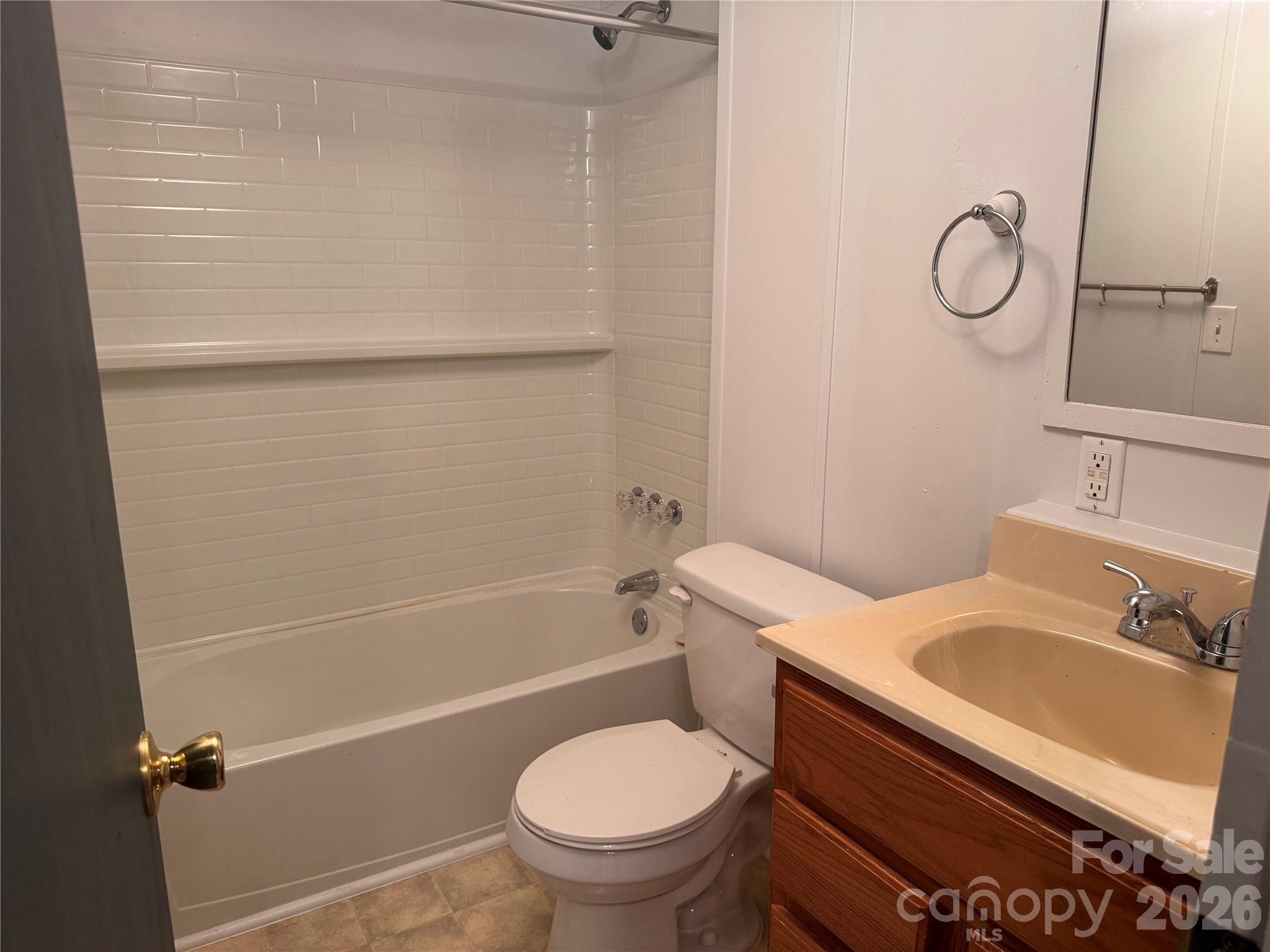201 Golden Oaks Lane