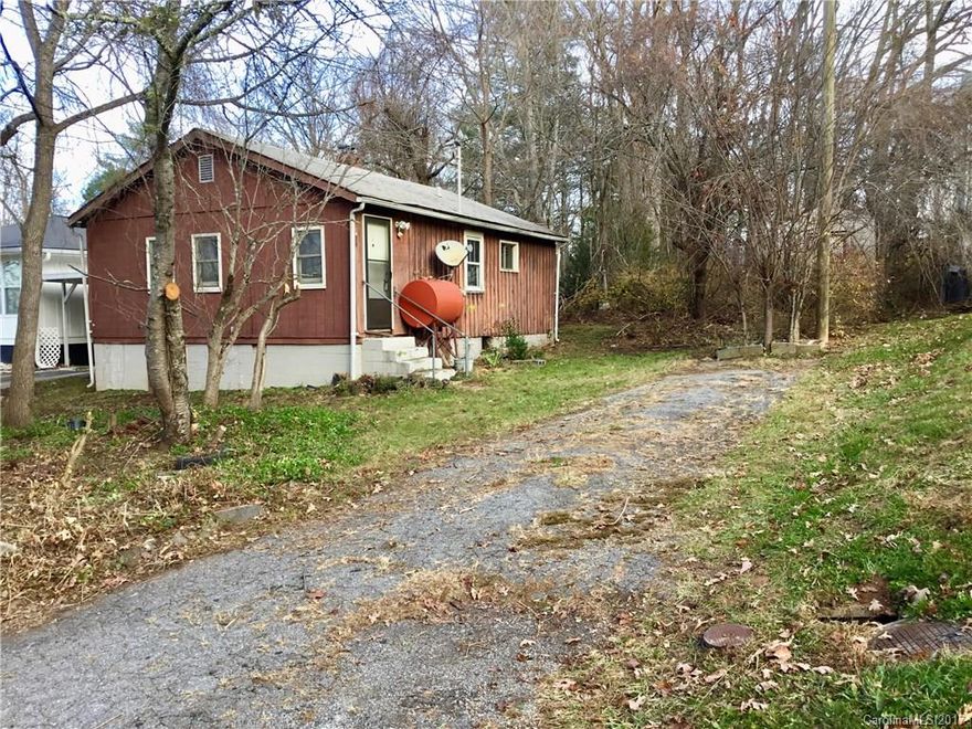 Great Investment Property!! Cute 1/1 home located in the Lincoln Park
area. ( Shiloh) Home sits on .23 acres, and has 50 ft road frontage on
both Caribou Road and Booker Street. This is a must see for anyone 
looking for a great deal!