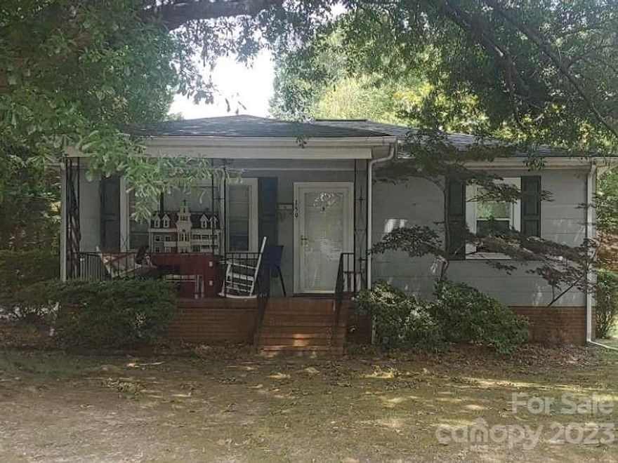 Investor dream - cute bungalow in Longview -
Two bedroom one bath - large rooms.
Hardwoods throughout - Nice size lot with storage building and carport in back.