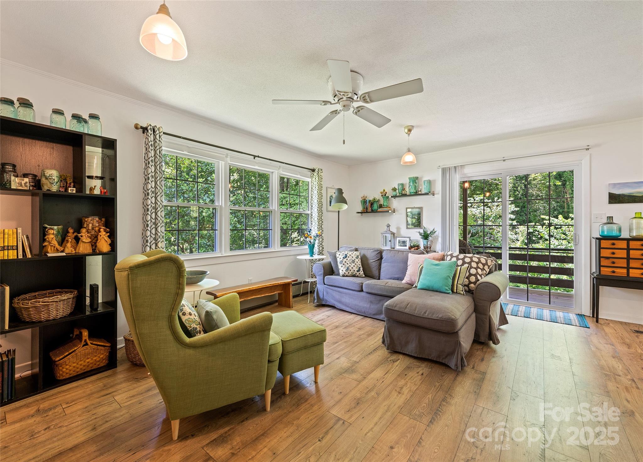 975 Buchanan Loop