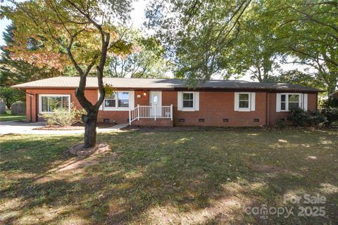 Photo of 846 S Magnolia Street, Mooresville, NC 28115 (MLS # 4313374)
