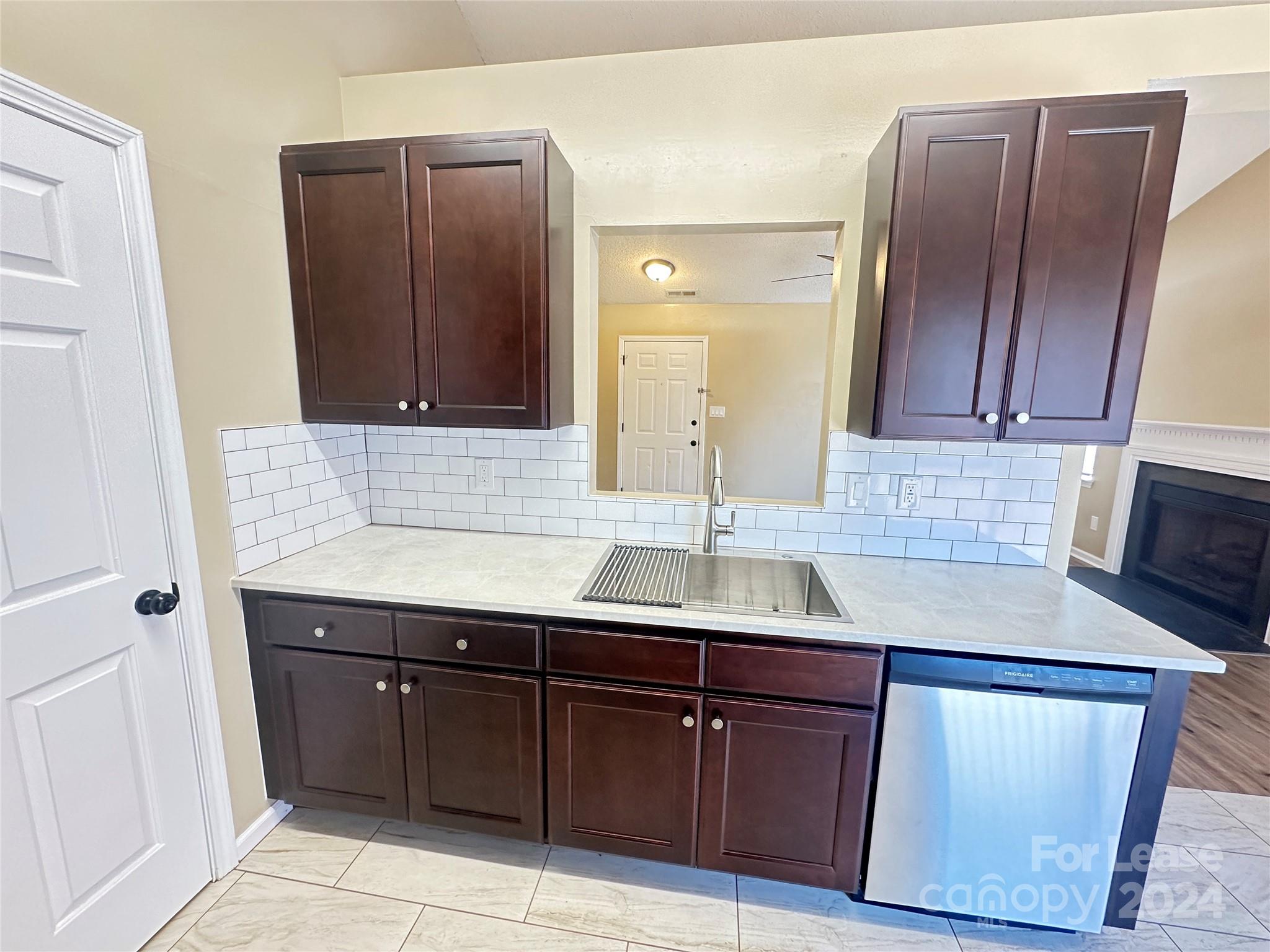 Alexis Pointe - Residential Lease