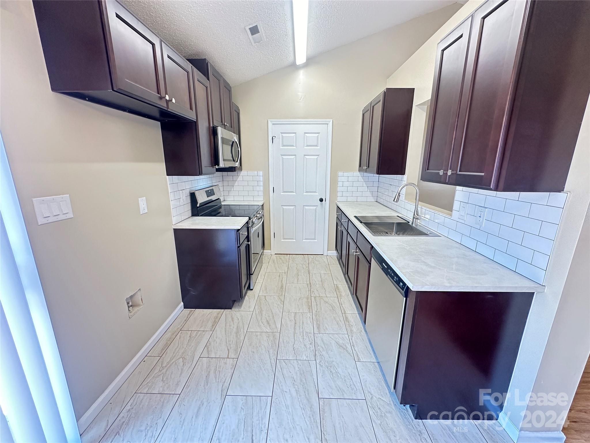 Alexis Pointe - Residential Lease