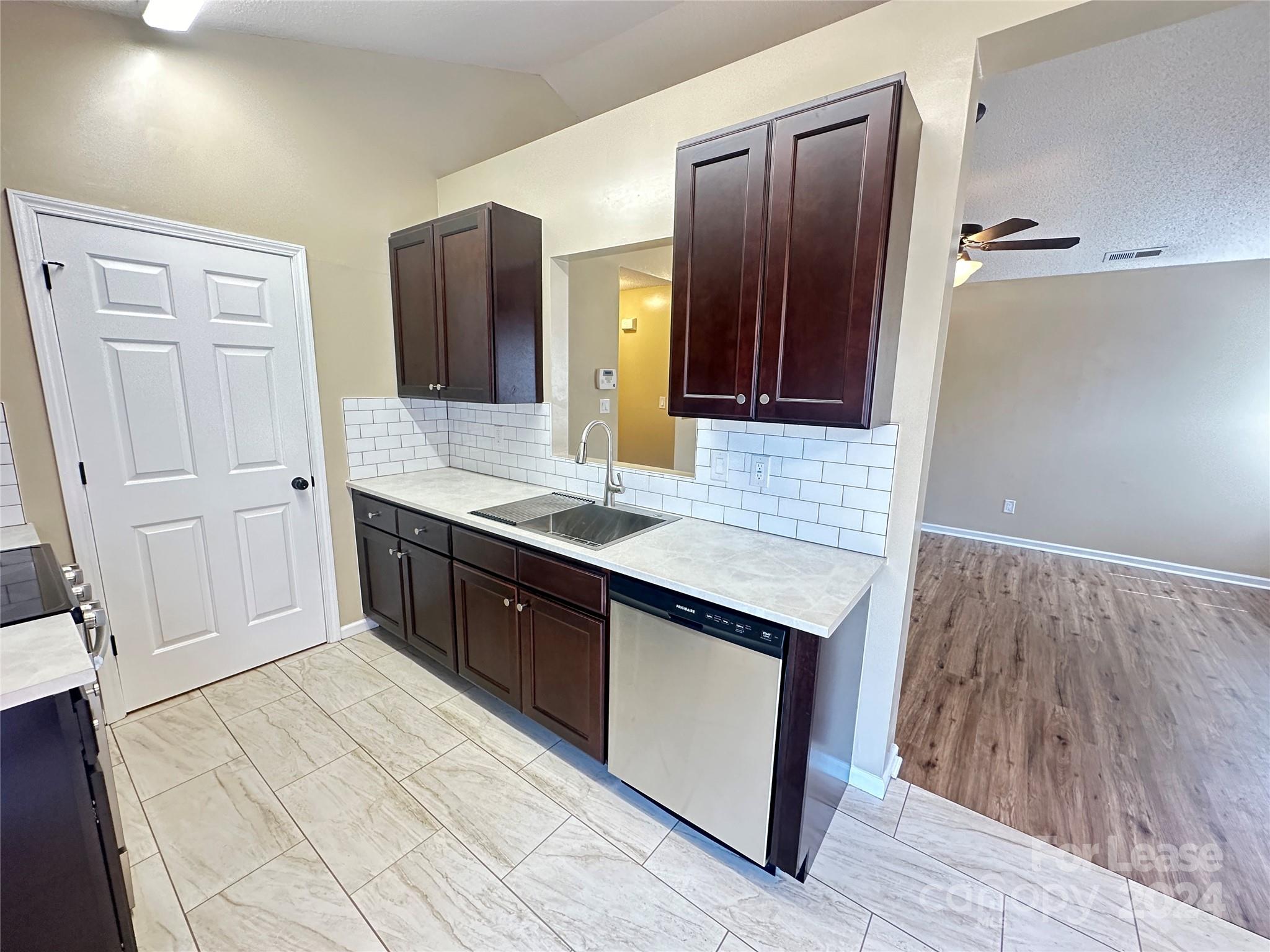 Alexis Pointe - Residential Lease