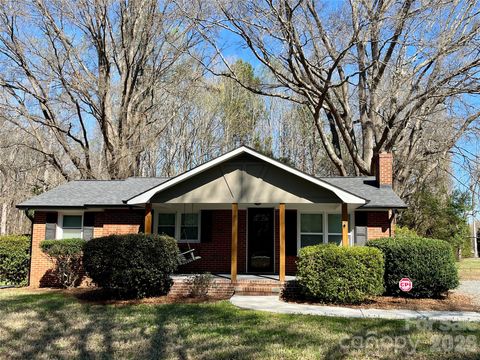 Photo of 7714 Old Waxhaw Monroe Road, Waxhaw, NC 28173 (MLS # 4355316)