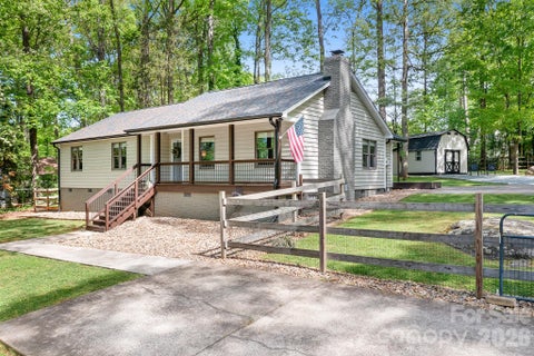 Photo of 204 Nottingham Drive, Huntersville, NC 28078 (MLS # 4425861)