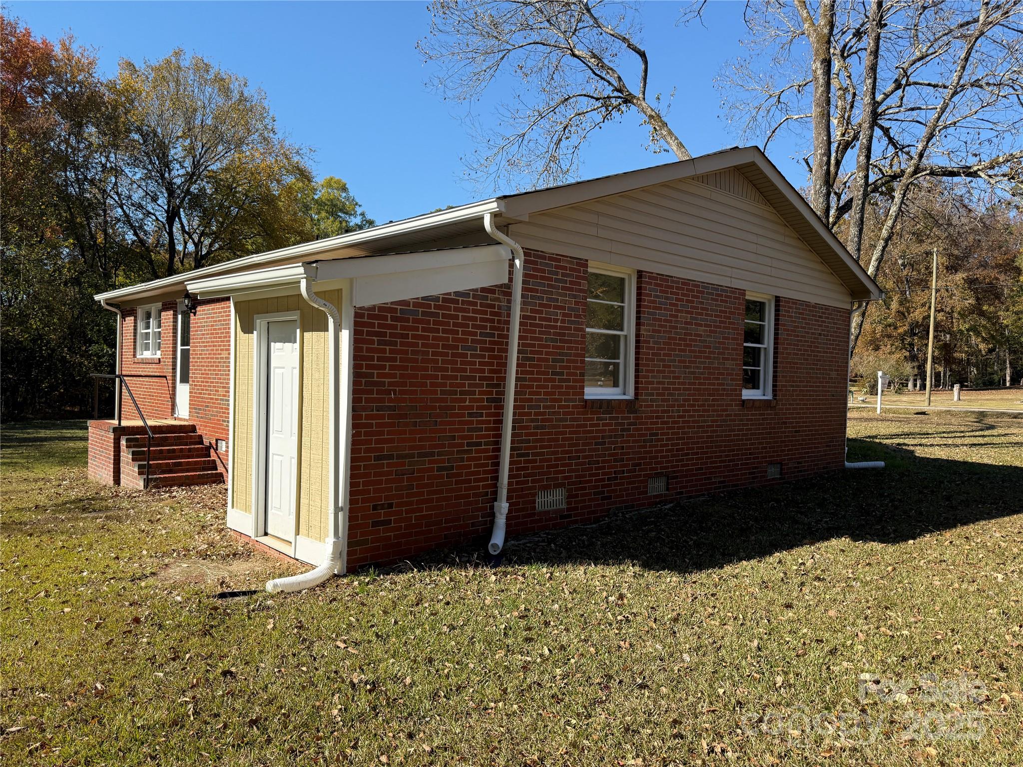 1154 Stringfellow Road