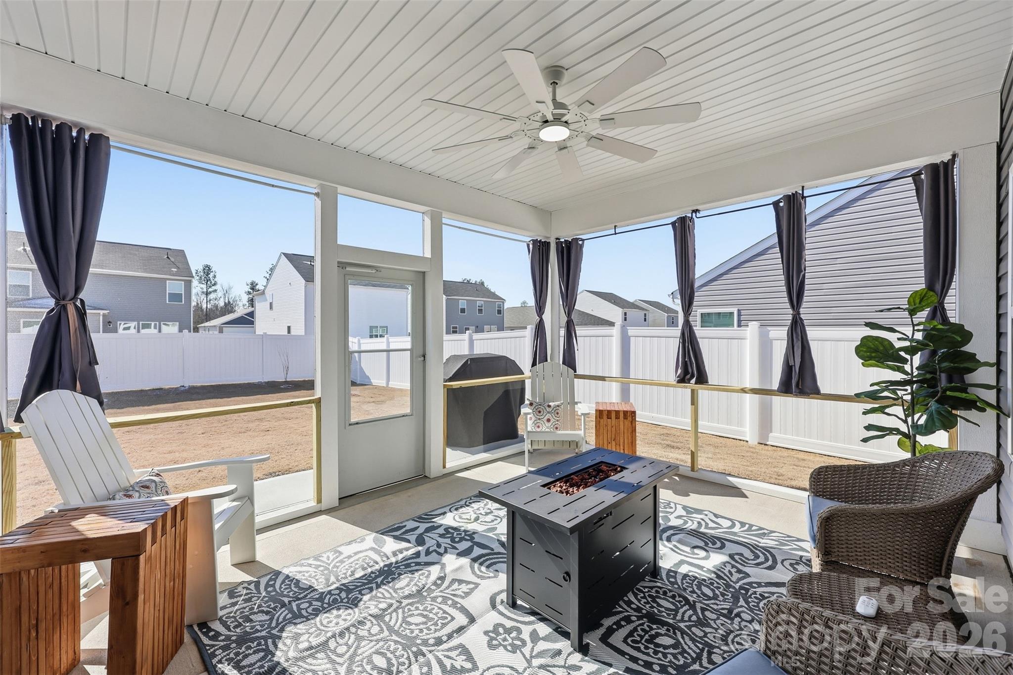 586 N Sparkleberry Street