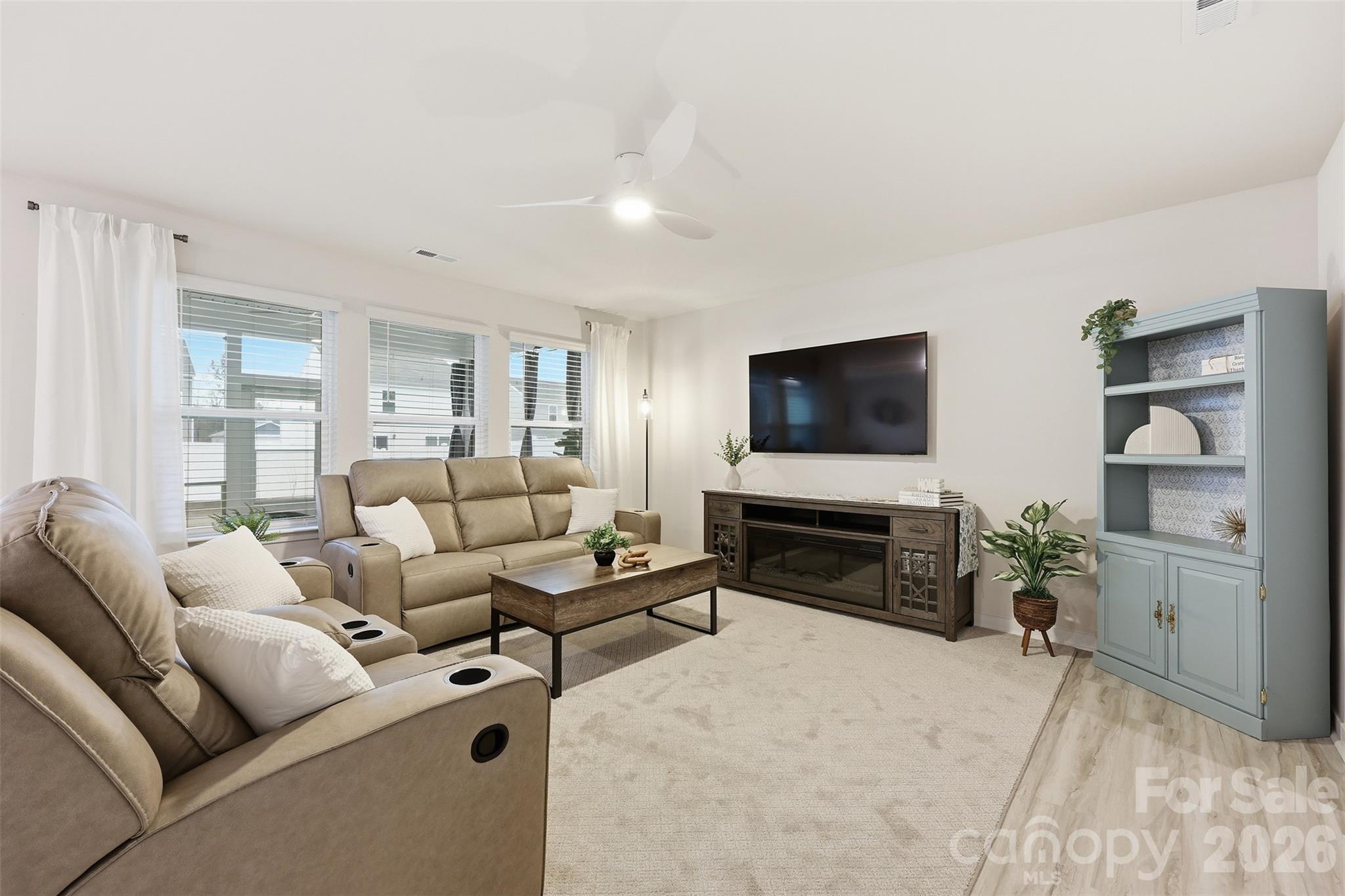 586 N Sparkleberry Street