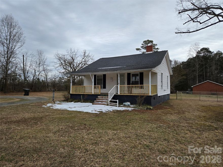 LIVE AUCTION AT PROPERTY 02/28/2026  ONLINE AUCTION AVAILABLE ** AUCTION AUCTION!!  List price is Starting Bid Price.... There is a reserve.  There will be an 5% buyers premium collected on final purchase price. Online auction information will be posted here soon. Great opportunity whether you're an investor, a first-time homebuyer, or seeking a new project. Any offers placed before the final day of bidding will be considered. Winning Bidder - $5000 non-refundable deposit/30days to close. auction by Akita Properties NCAL10817