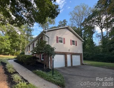 210 Faye Court, photo 3 of 42