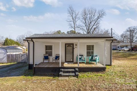 Photo of 211 Franklin Avenue, Kannapolis, NC 28081 (MLS # 4338137)