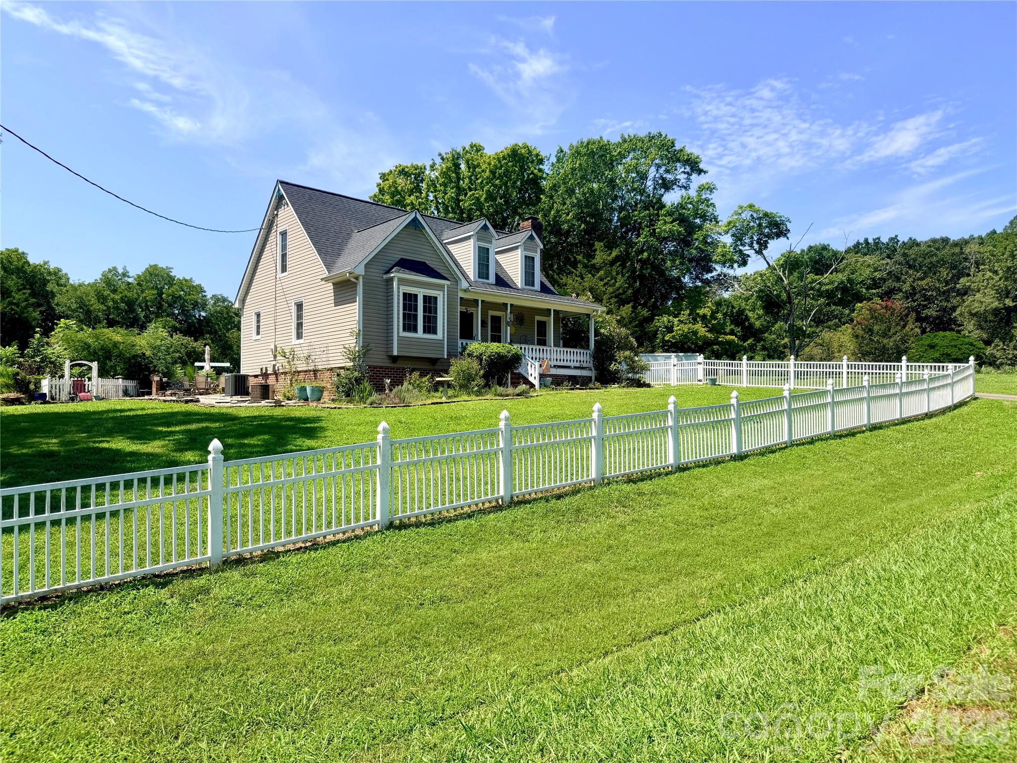 1070 W River Run