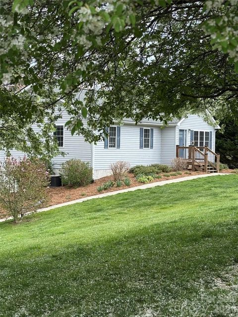 140 Forest Bend Drive Horse Shoe NC 28742