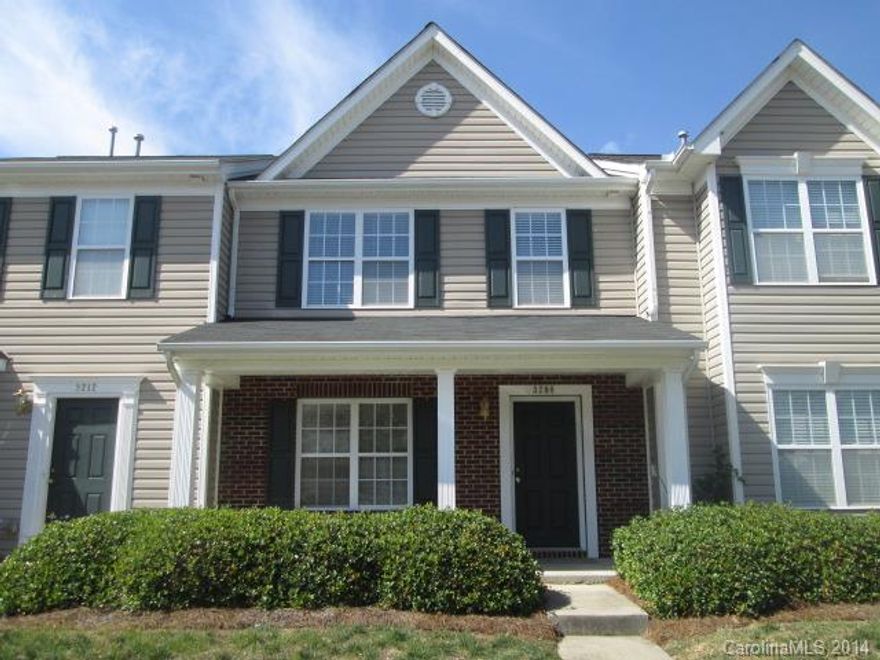 Lovely town home near 485 and University Area. 1/2 month free with a lease signed by 12/31