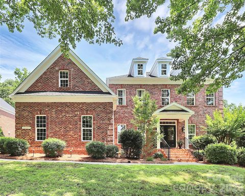 Photo of 13824 Glen Abbey Drive, Charlotte, NC 28278 (MLS # 4350005)
