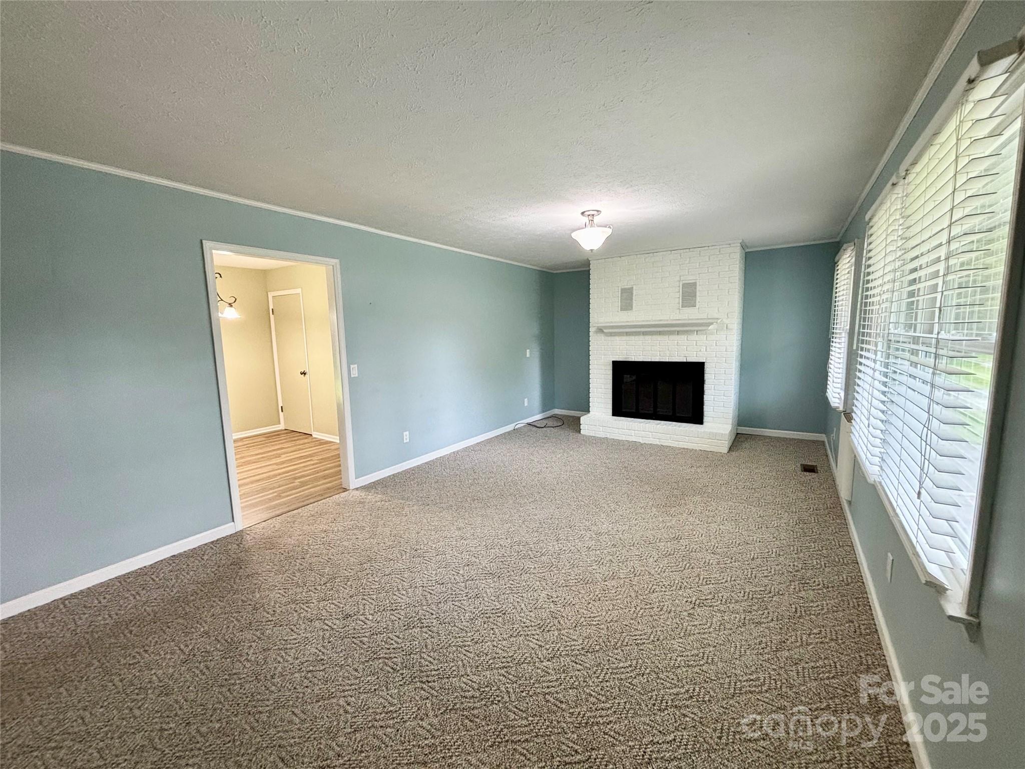 34 W Broadleaf Drive