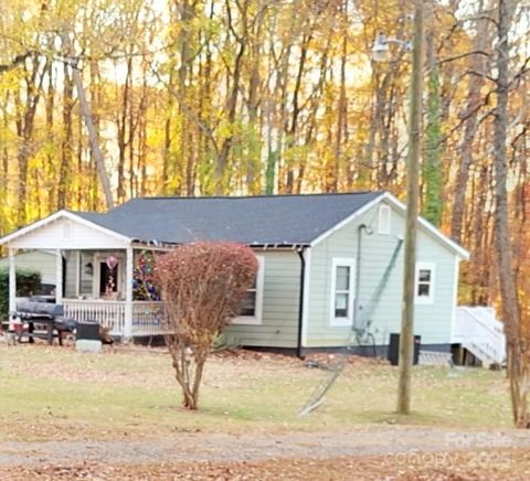 Photo of 201 Hugh Caldwell Road, Charlotte, NC 28214 (MLS # 4328418)